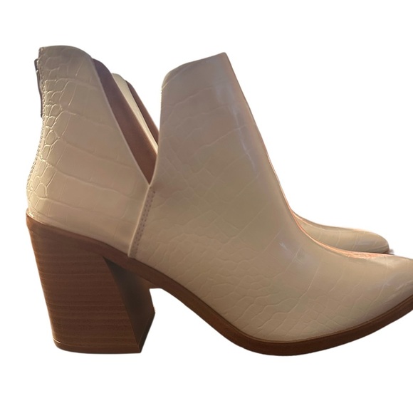 NEW WOMEN’S V-CUT ANKLE BOOT REAR ZIP CHUNKY STACKED HEEL SIZE 9.5 - Picture 5 of 13